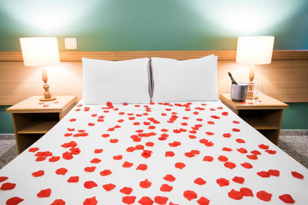Hotel Golden Park All Inclusive Pocos De Caldas By Nacional Inn Экстерьер фото Rose petals on a bed