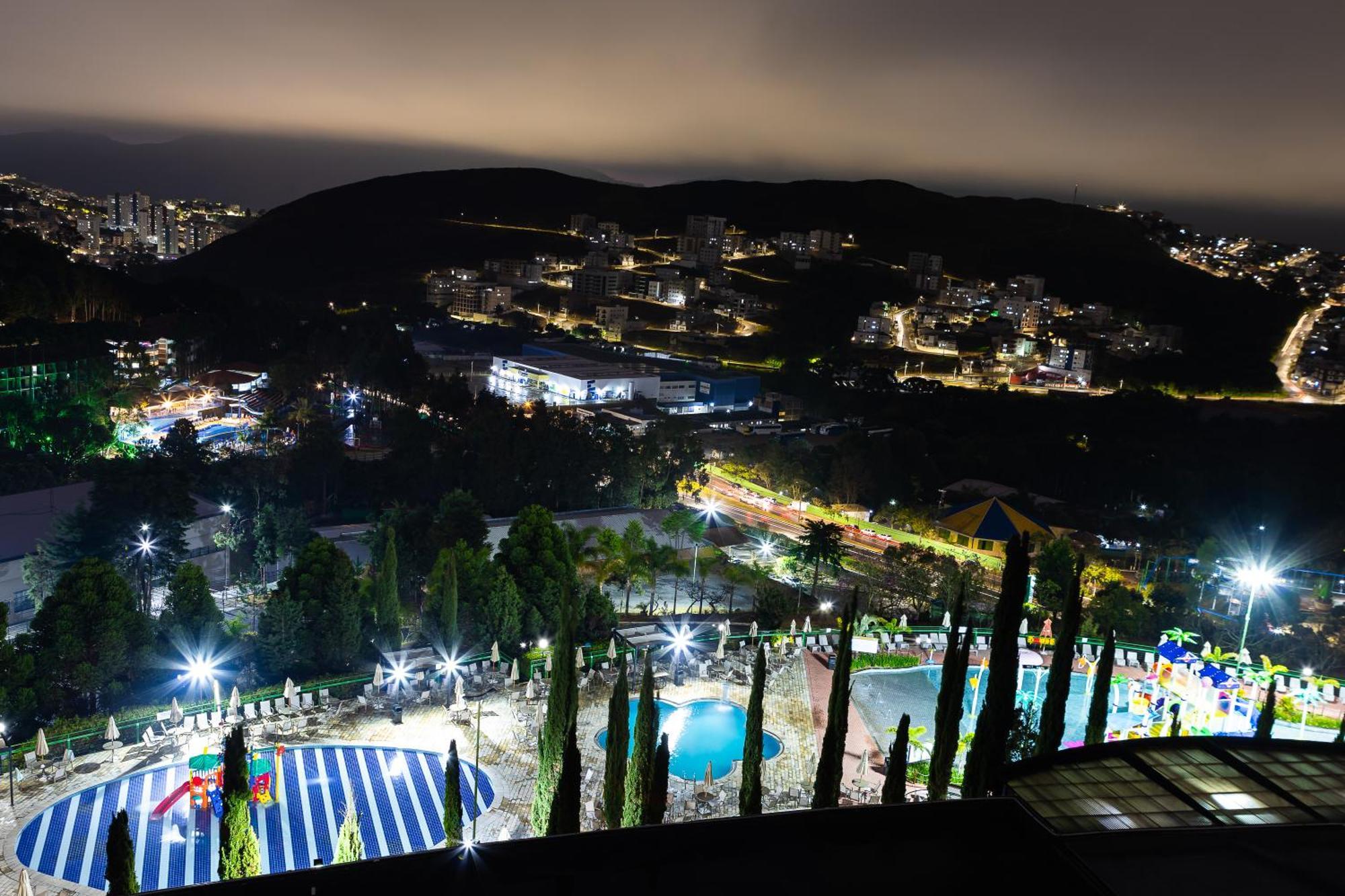 Hotel Golden Park All Inclusive Pocos De Caldas By Nacional Inn Экстерьер фото View of the park at night