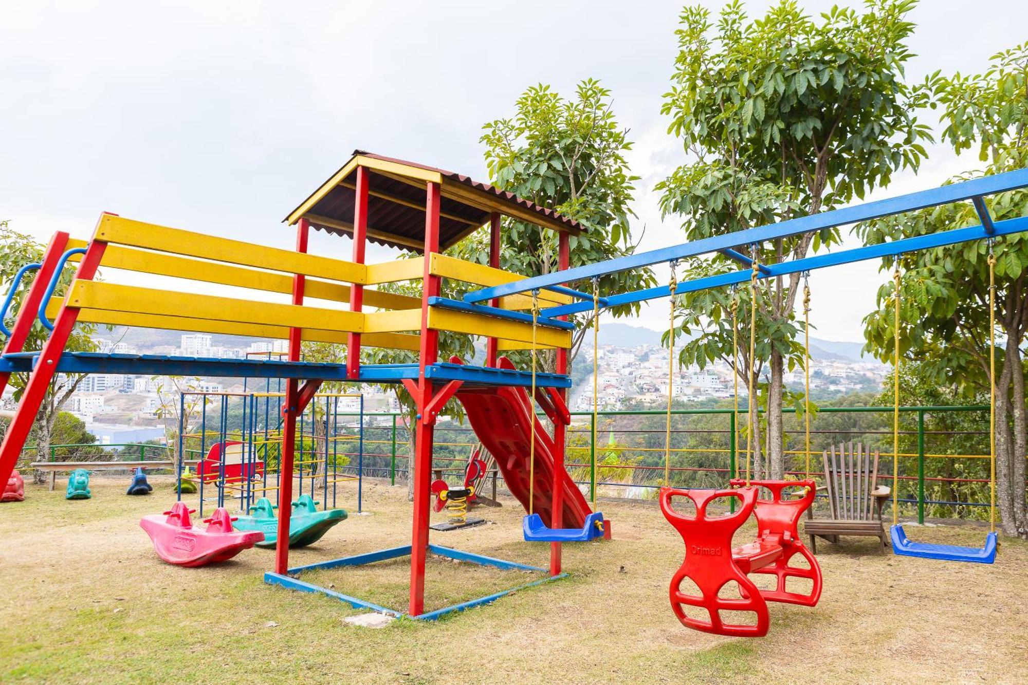 Hotel Golden Park All Inclusive Pocos De Caldas By Nacional Inn Экстерьер фото Playground at the park