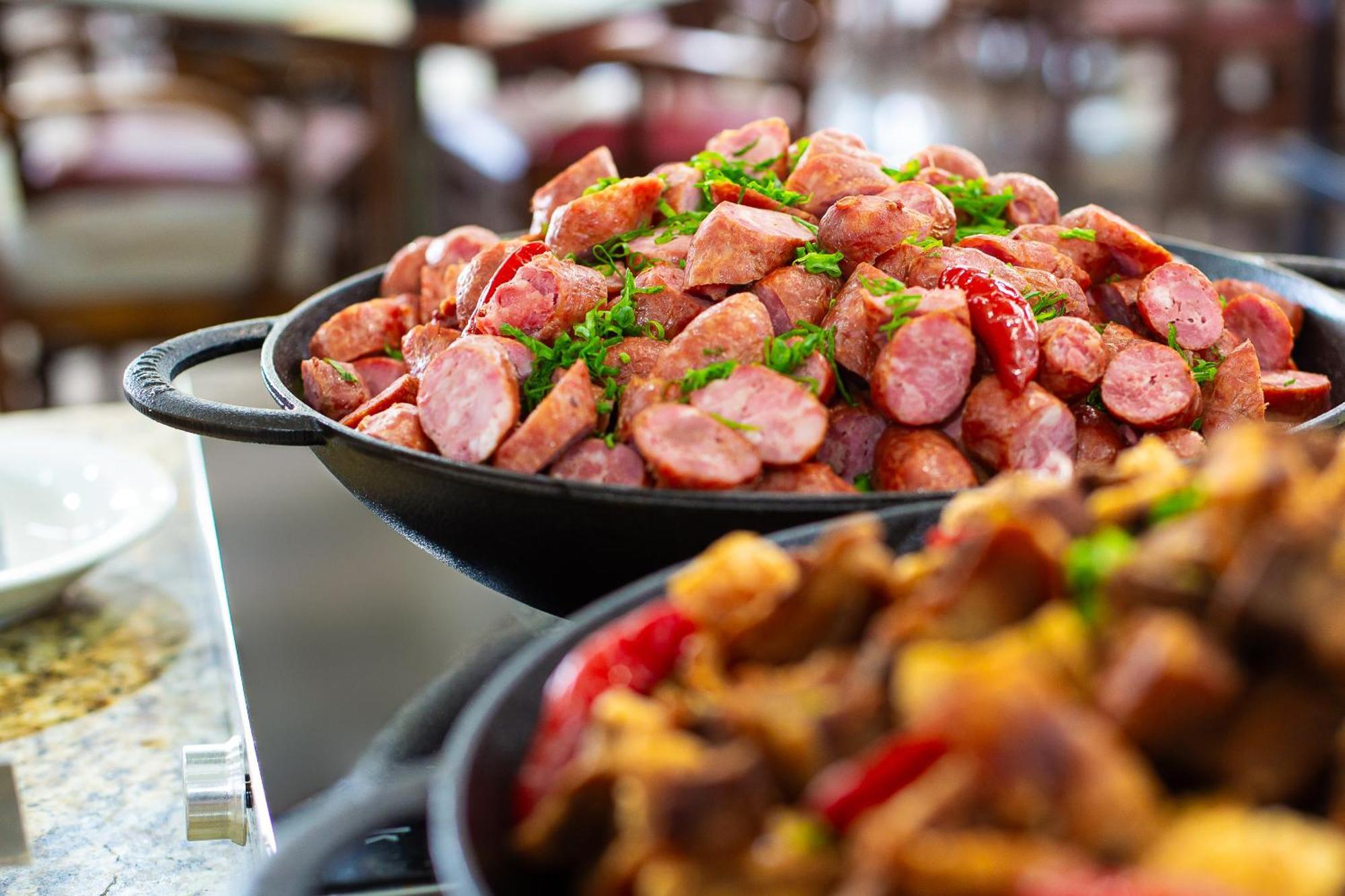 Hotel Golden Park All Inclusive Pocos De Caldas By Nacional Inn Экстерьер фото Kielbasa prepared in a skillet