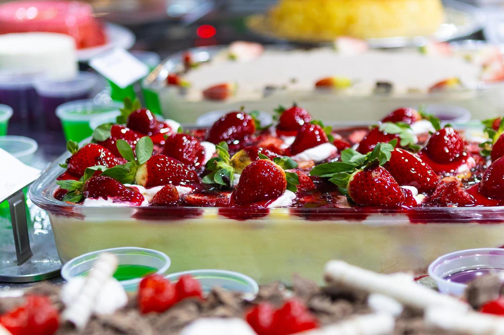 Hotel Golden Park All Inclusive Pocos De Caldas By Nacional Inn Экстерьер фото A strawberry parfait